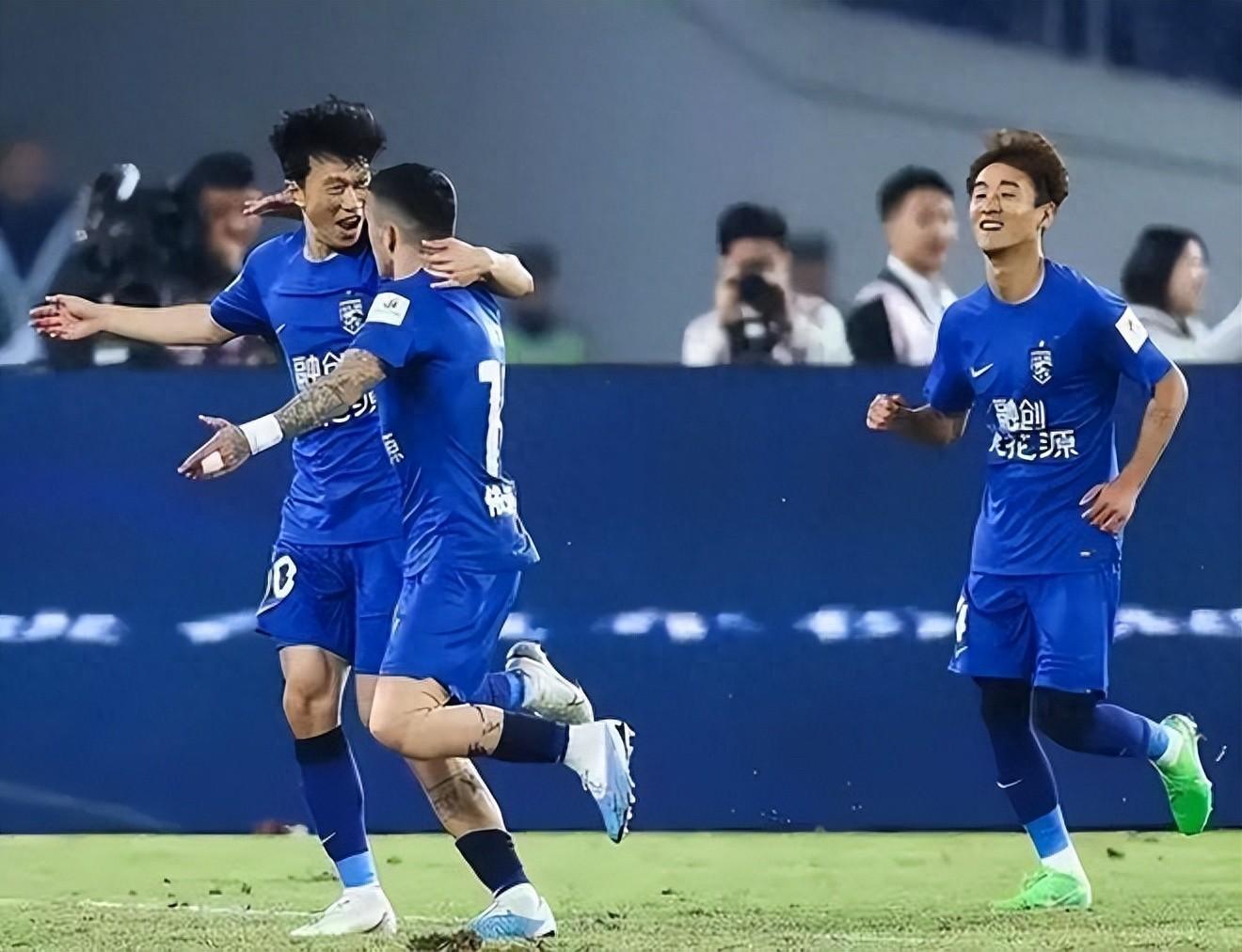 武汉三镇在亚冠中的争议胜利引发了中国足球的深思